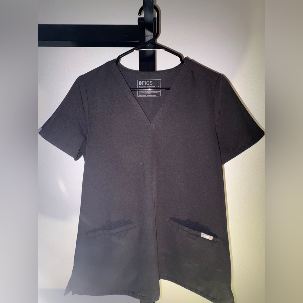 Casks Three-Pocket Scrub Top